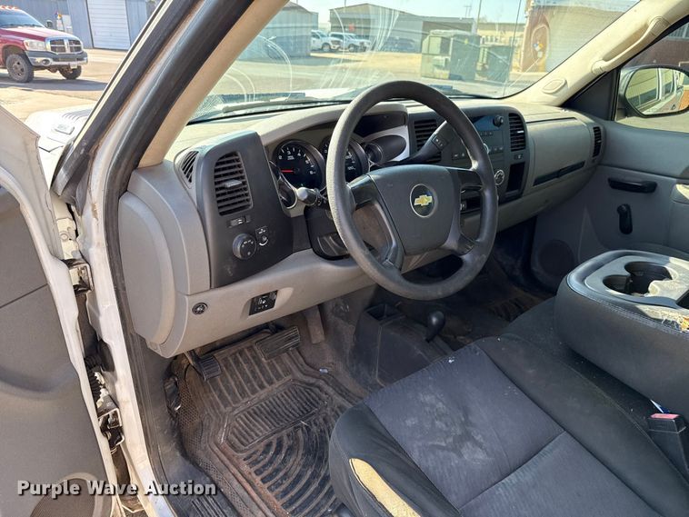 image for item ES5563 2010 Chevrolet Silverado 2500 Crew Cab pickup truck