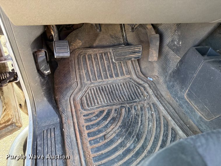 image for item ES5563 2010 Chevrolet Silverado 2500 Crew Cab pickup truck