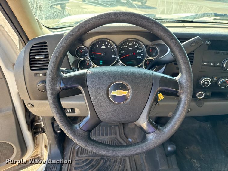 image for item ES5563 2010 Chevrolet Silverado 2500 Crew Cab pickup truck