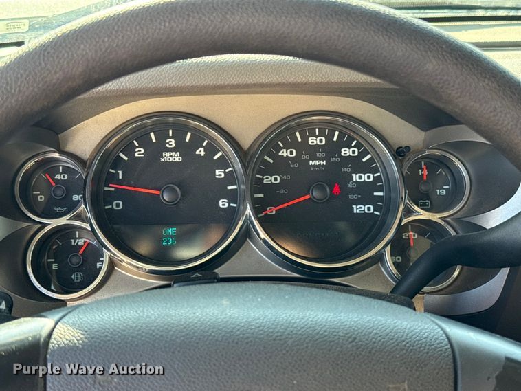 image for item ES5563 2010 Chevrolet Silverado 2500 Crew Cab pickup truck