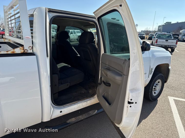 image for item ES5563 2010 Chevrolet Silverado 2500 Crew Cab pickup truck