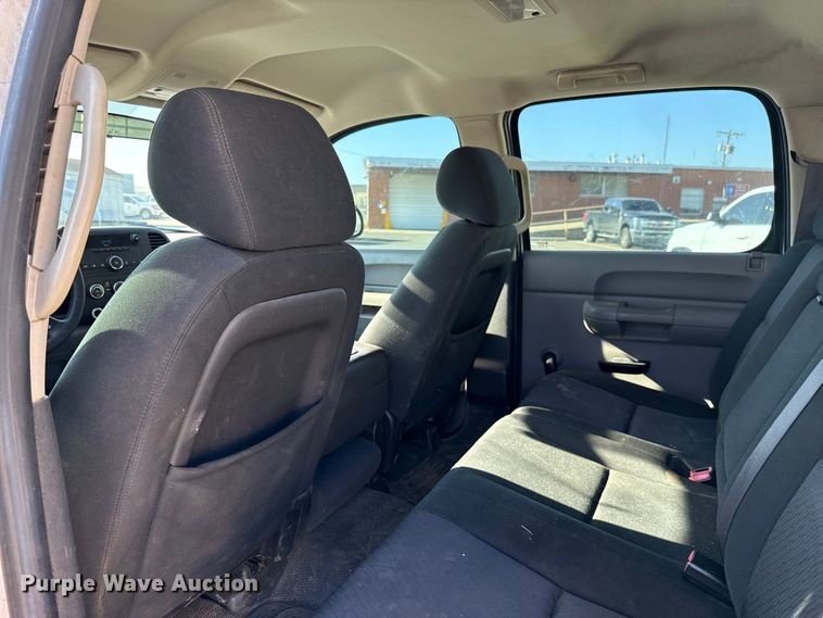 image for item ES5563 2010 Chevrolet Silverado 2500 Crew Cab pickup truck