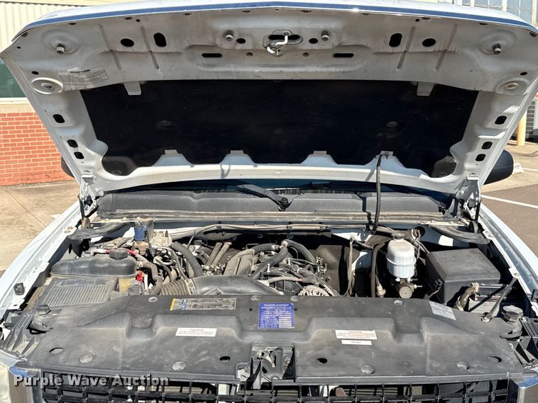 image for item ES5563 2010 Chevrolet Silverado 2500 Crew Cab pickup truck