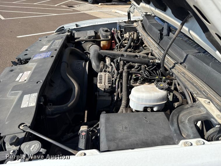 image for item ES5563 2010 Chevrolet Silverado 2500 Crew Cab pickup truck