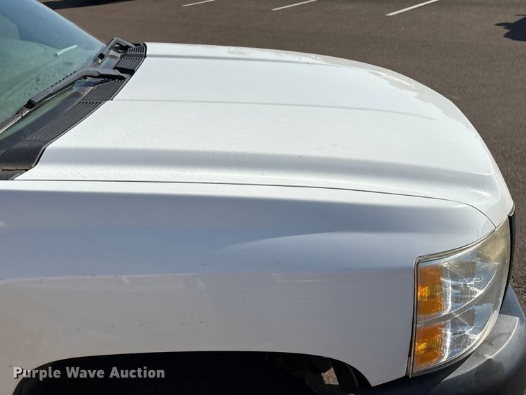 image for item ES5564 2009 Chevrolet Silverado 1500 utility bed pickup truck