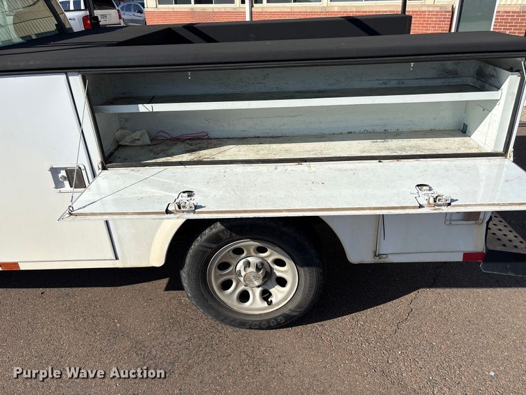 image for item ES5564 2009 Chevrolet Silverado 1500 utility bed pickup truck