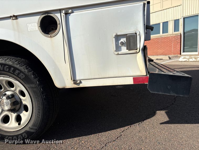 image for item ES5564 2009 Chevrolet Silverado 1500 utility bed pickup truck