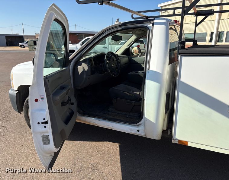 image for item ES5564 2009 Chevrolet Silverado 1500 utility bed pickup truck