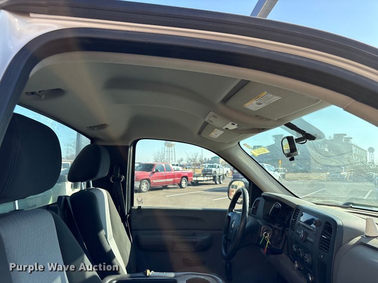 image for item ES5564 2009 Chevrolet Silverado 1500 utility bed pickup truck