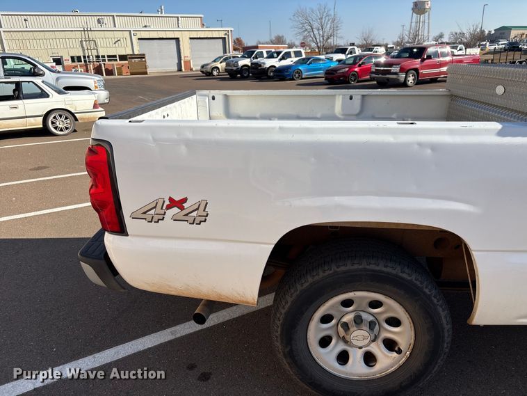 image for item ES5565 2006 Chevrolet Silverado 1500 Ext. Cab pickup truck