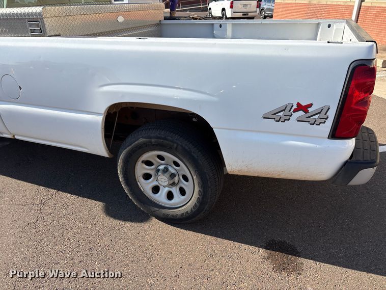 image for item ES5565 2006 Chevrolet Silverado 1500 Ext. Cab pickup truck