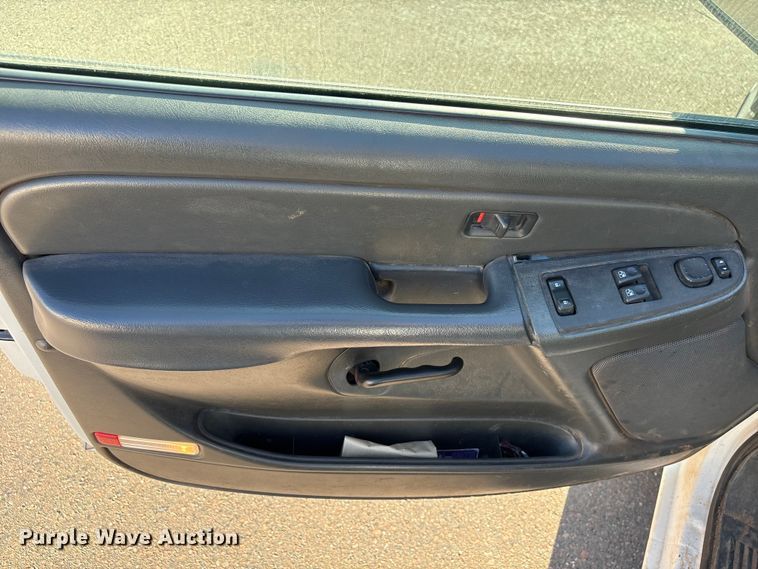 image for item ES5565 2006 Chevrolet Silverado 1500 Ext. Cab pickup truck