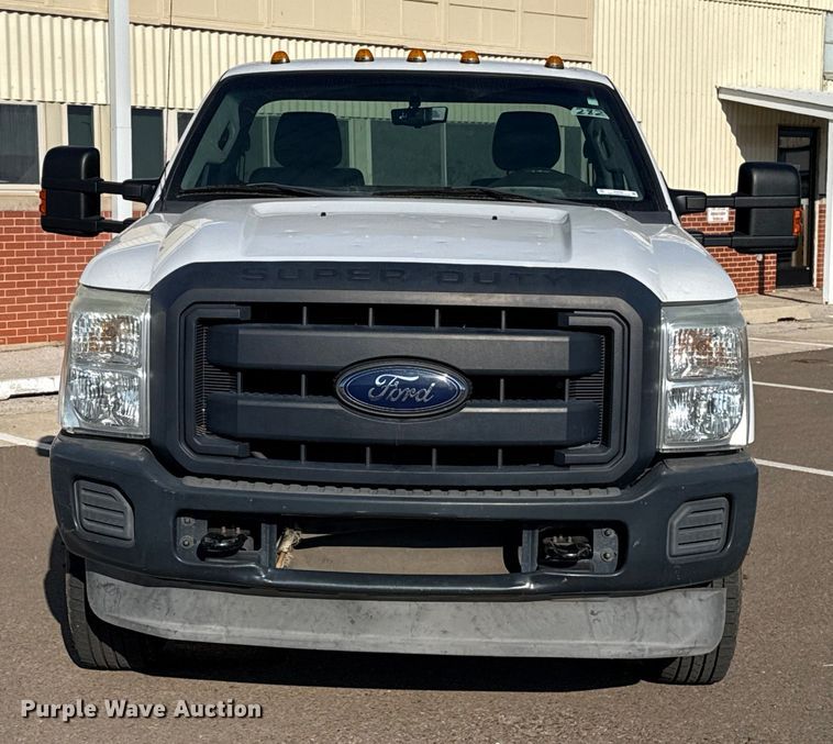 image for item ES5566 2014 Ford F350 Super Duty XL truck cab and chassis