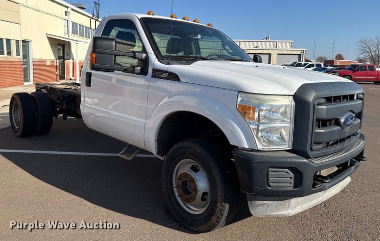 image for item ES5566 2014 Ford F350 Super Duty XL truck cab and chassis
