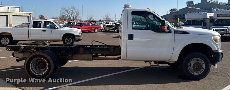 image for item ES5566 2014 Ford F350 Super Duty XL truck cab and chassis