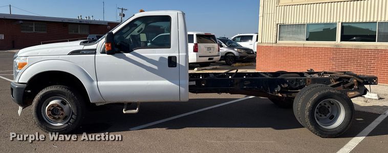 image for item ES5566 2014 Ford F350 Super Duty XL truck cab and chassis