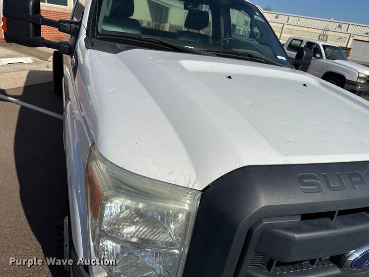 image for item ES5566 2014 Ford F350 Super Duty XL truck cab and chassis