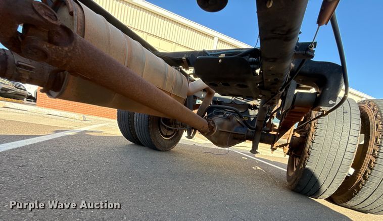 image for item ES5566 2014 Ford F350 Super Duty XL truck cab and chassis