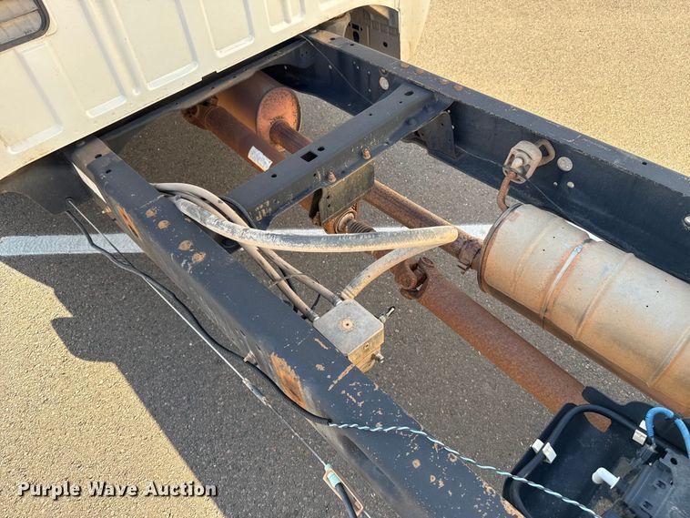 image for item ES5566 2014 Ford F350 Super Duty XL truck cab and chassis