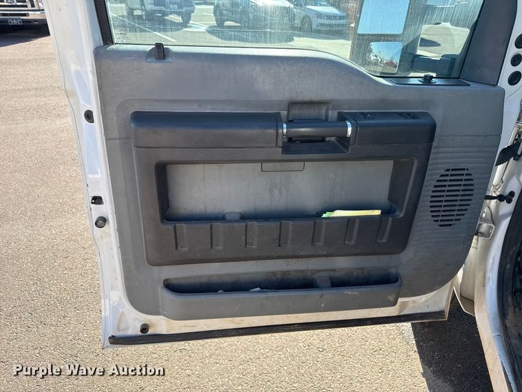 image for item ES5566 2014 Ford F350 Super Duty XL truck cab and chassis