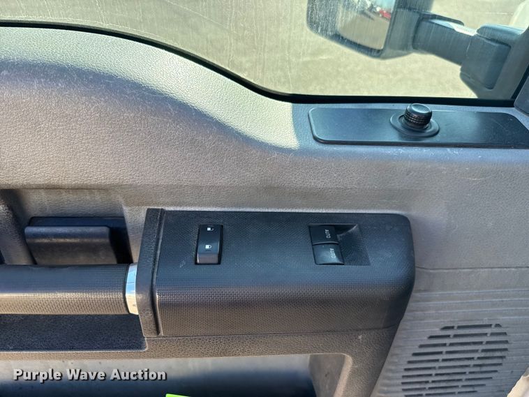 image for item ES5566 2014 Ford F350 Super Duty XL truck cab and chassis