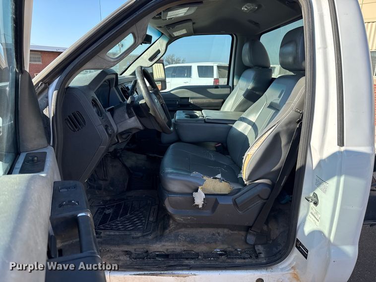 image for item ES5566 2014 Ford F350 Super Duty XL truck cab and chassis