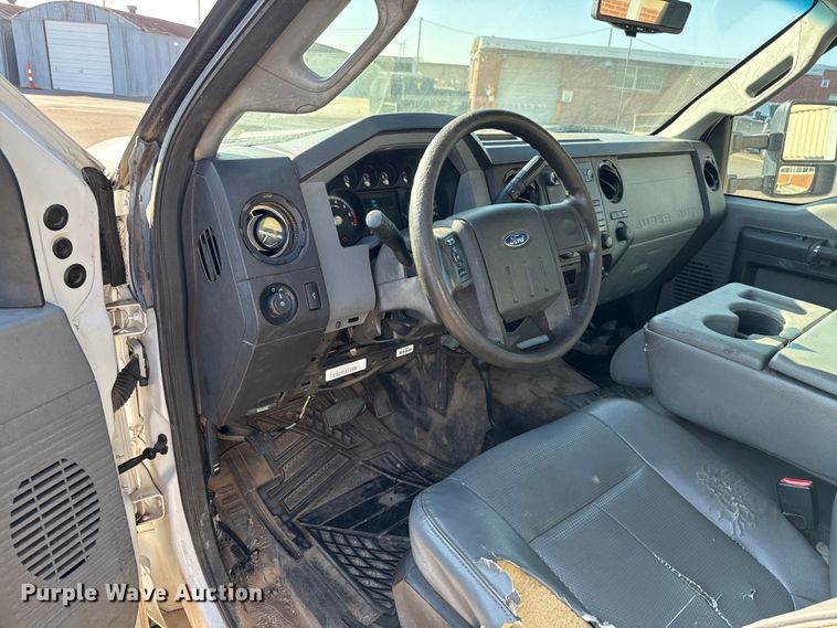 image for item ES5566 2014 Ford F350 Super Duty XL truck cab and chassis