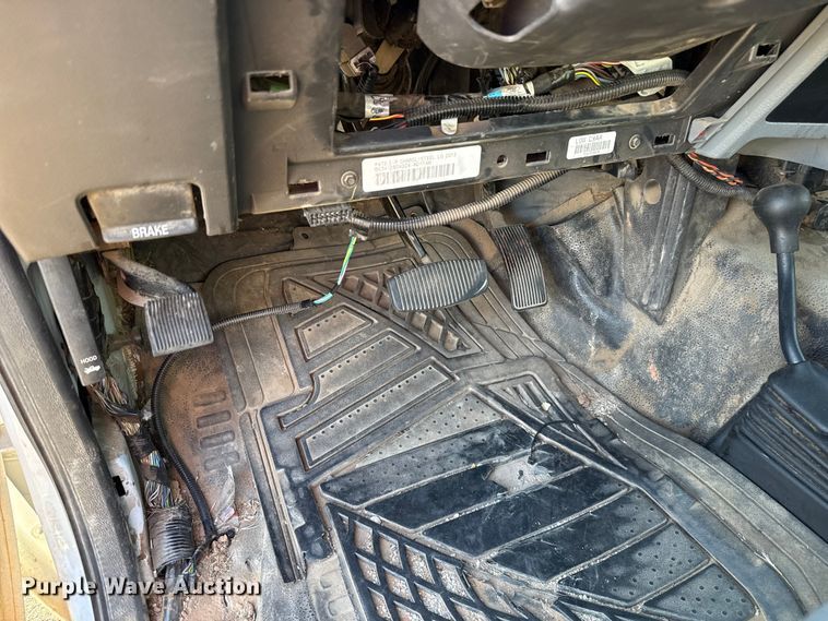 image for item ES5566 2014 Ford F350 Super Duty XL truck cab and chassis