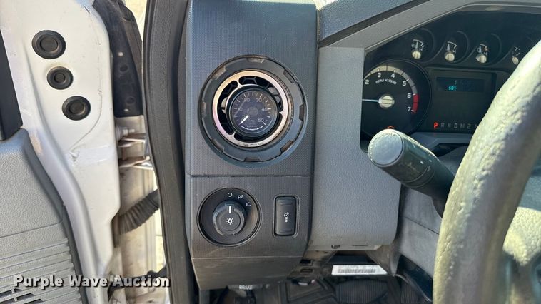 image for item ES5566 2014 Ford F350 Super Duty XL truck cab and chassis