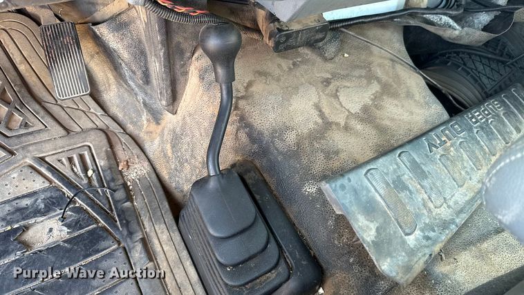 image for item ES5566 2014 Ford F350 Super Duty XL truck cab and chassis