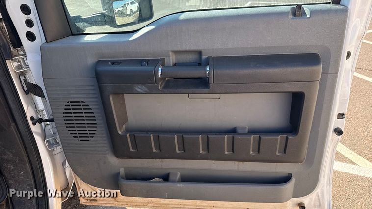 image for item ES5566 2014 Ford F350 Super Duty XL truck cab and chassis