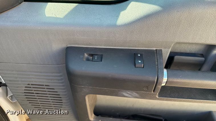 image for item ES5566 2014 Ford F350 Super Duty XL truck cab and chassis