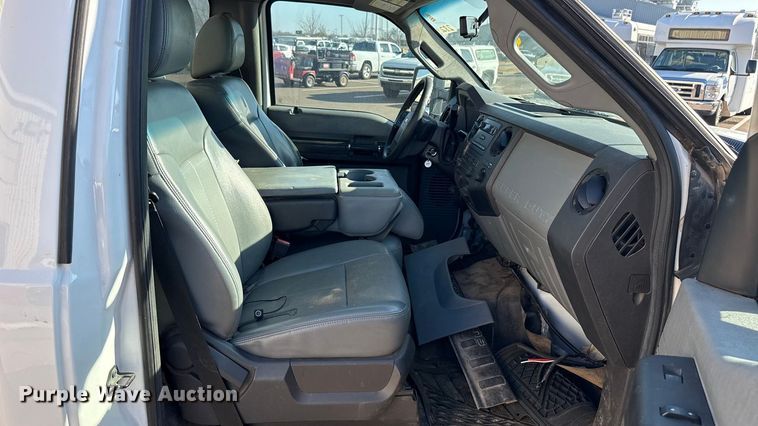 image for item ES5566 2014 Ford F350 Super Duty XL truck cab and chassis