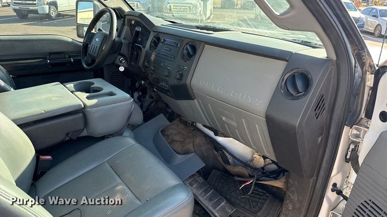 image for item ES5566 2014 Ford F350 Super Duty XL truck cab and chassis