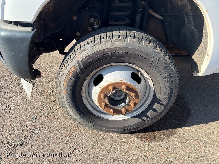 image for item ES5566 2014 Ford F350 Super Duty XL truck cab and chassis