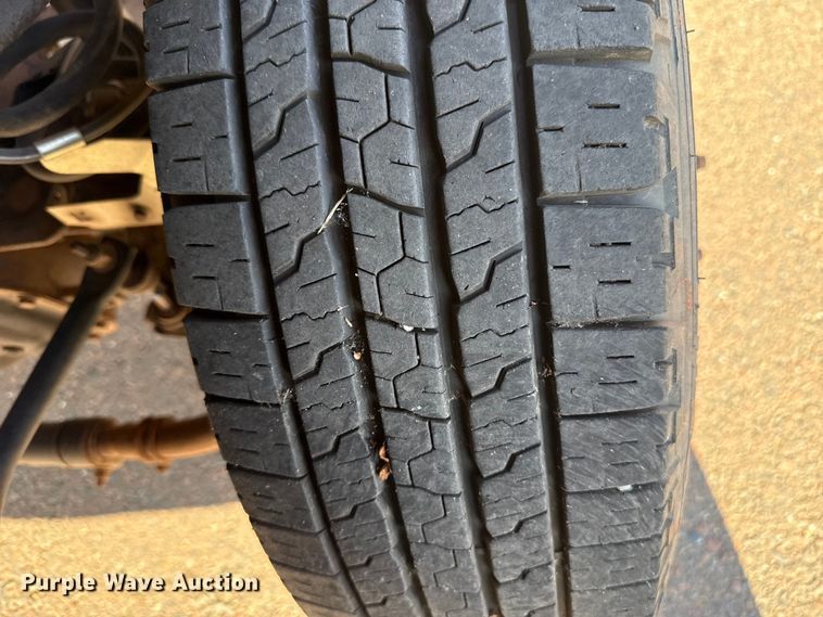 image for item ES5566 2014 Ford F350 Super Duty XL truck cab and chassis