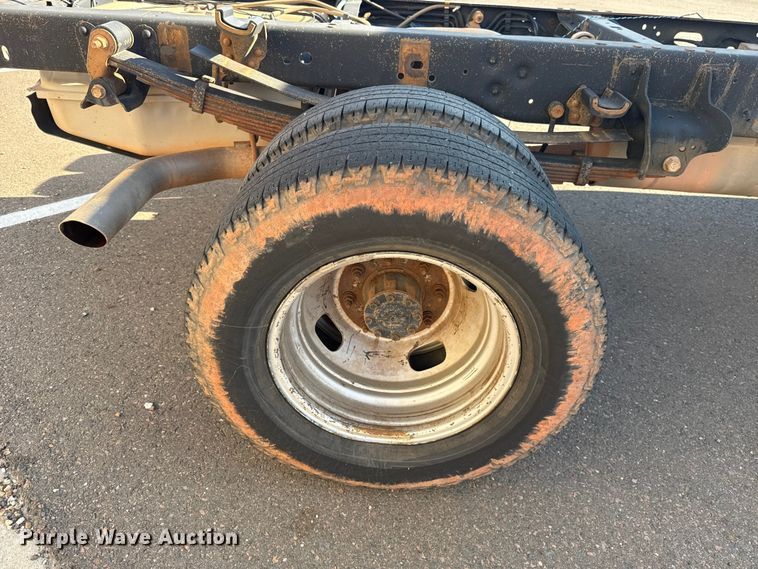 image for item ES5566 2014 Ford F350 Super Duty XL truck cab and chassis