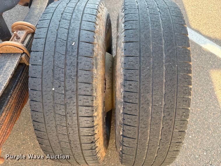 image for item ES5566 2014 Ford F350 Super Duty XL truck cab and chassis