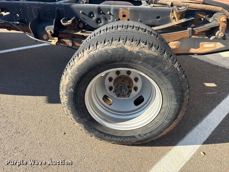 image for item ES5566 2014 Ford F350 Super Duty XL truck cab and chassis