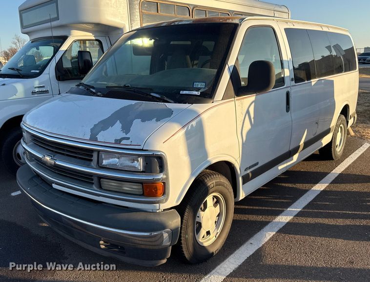 image for item ES5572 2001 Chevrolet Express 1500 van