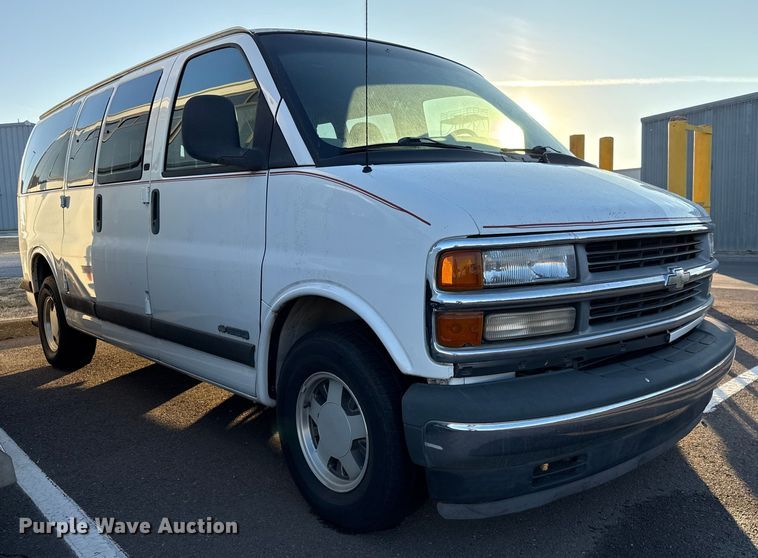 image for item ES5572 2001 Chevrolet Express 1500 van