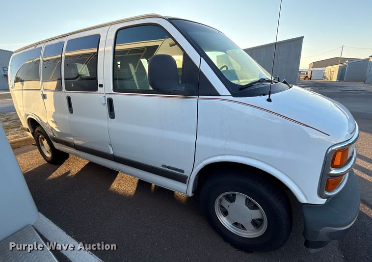 image for item ES5572 2001 Chevrolet Express 1500 van