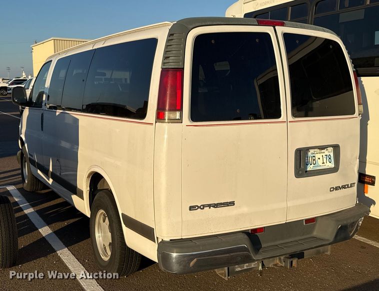 image for item ES5572 2001 Chevrolet Express 1500 van