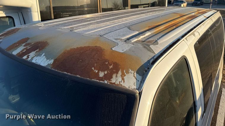 image for item ES5572 2001 Chevrolet Express 1500 van