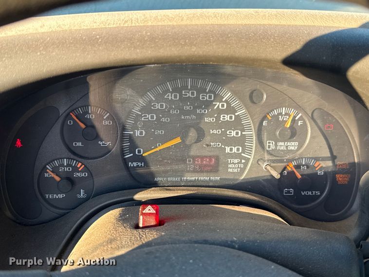 image for item ES5572 2001 Chevrolet Express 1500 van