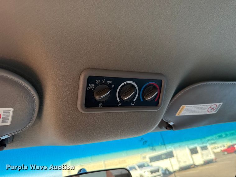 image for item ES5572 2001 Chevrolet Express 1500 van