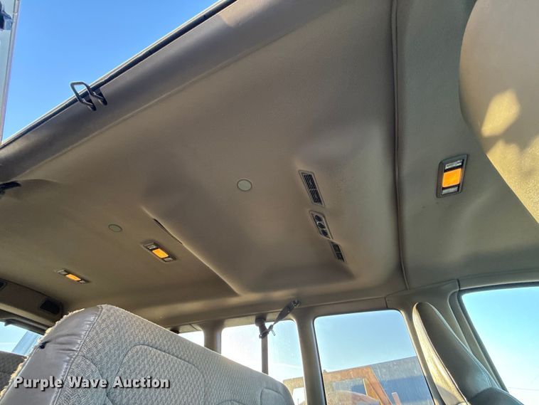 image for item ES5572 2001 Chevrolet Express 1500 van