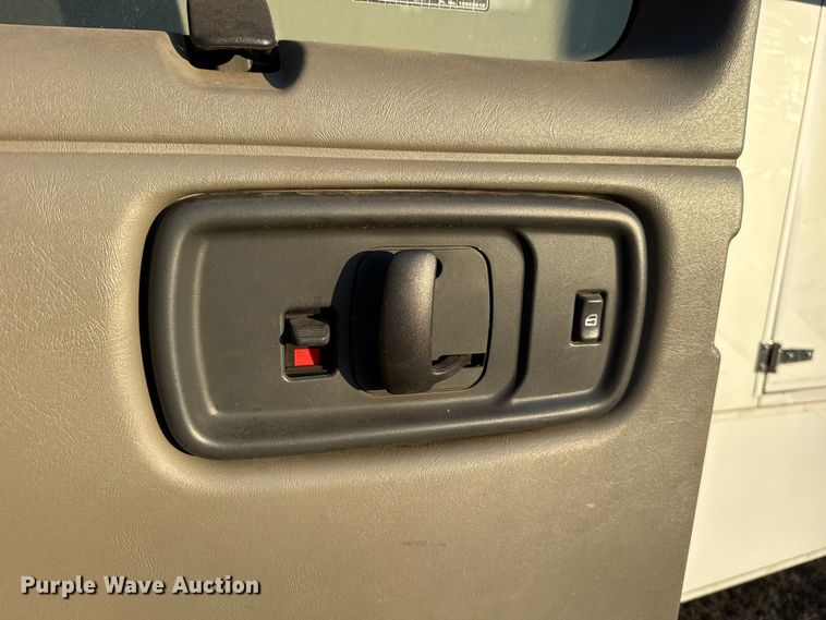 image for item ES5572 2001 Chevrolet Express 1500 van