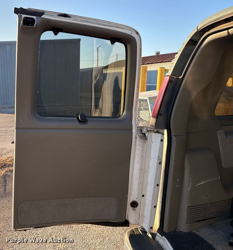 image for item ES5572 2001 Chevrolet Express 1500 van