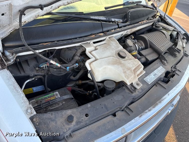 image for item ES5572 2001 Chevrolet Express 1500 van